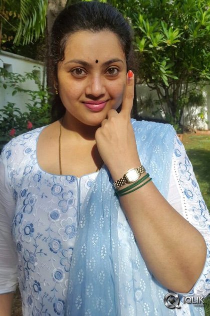 Celebrities-Cast-Vote-in-TN-Elections